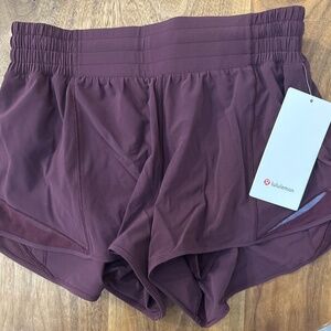 NWT - Lululemon Hotty Hot HR Short 2.5” Lined - Size 8